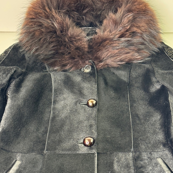 Stella Rossa Gorgeous Italian Lamb Shearling with Gold Embroidery - Picture 4 of 16